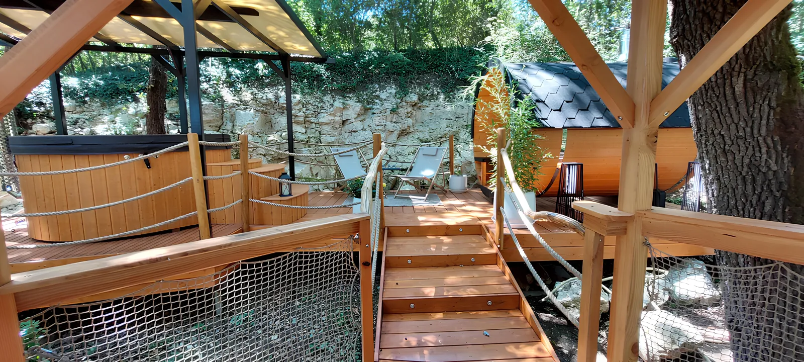 Cabane Gaïa, cabane sur pilotis à Sarrant
