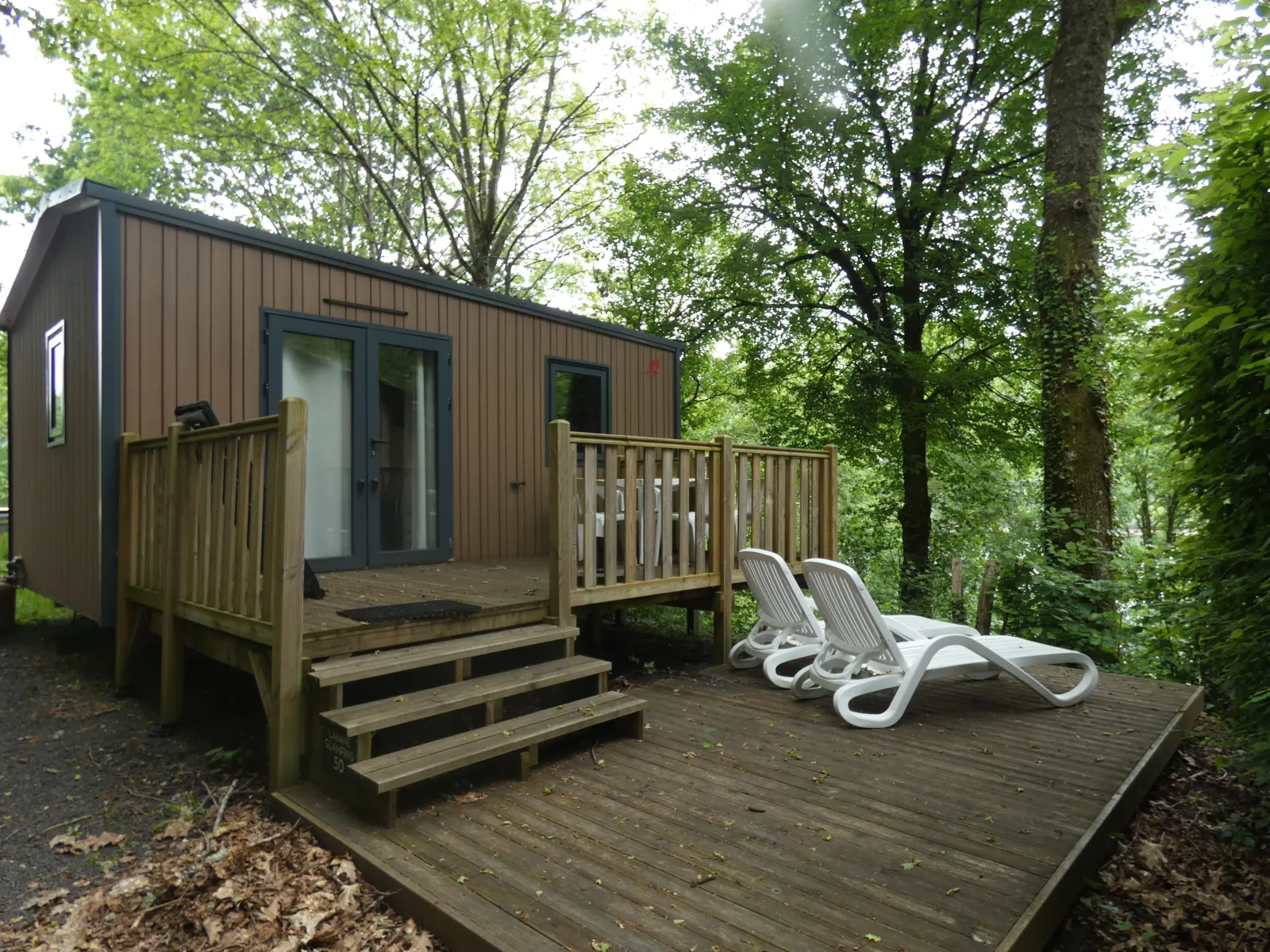 Cabane Glamping de La Source, cabane sur pilotis à Thérondels