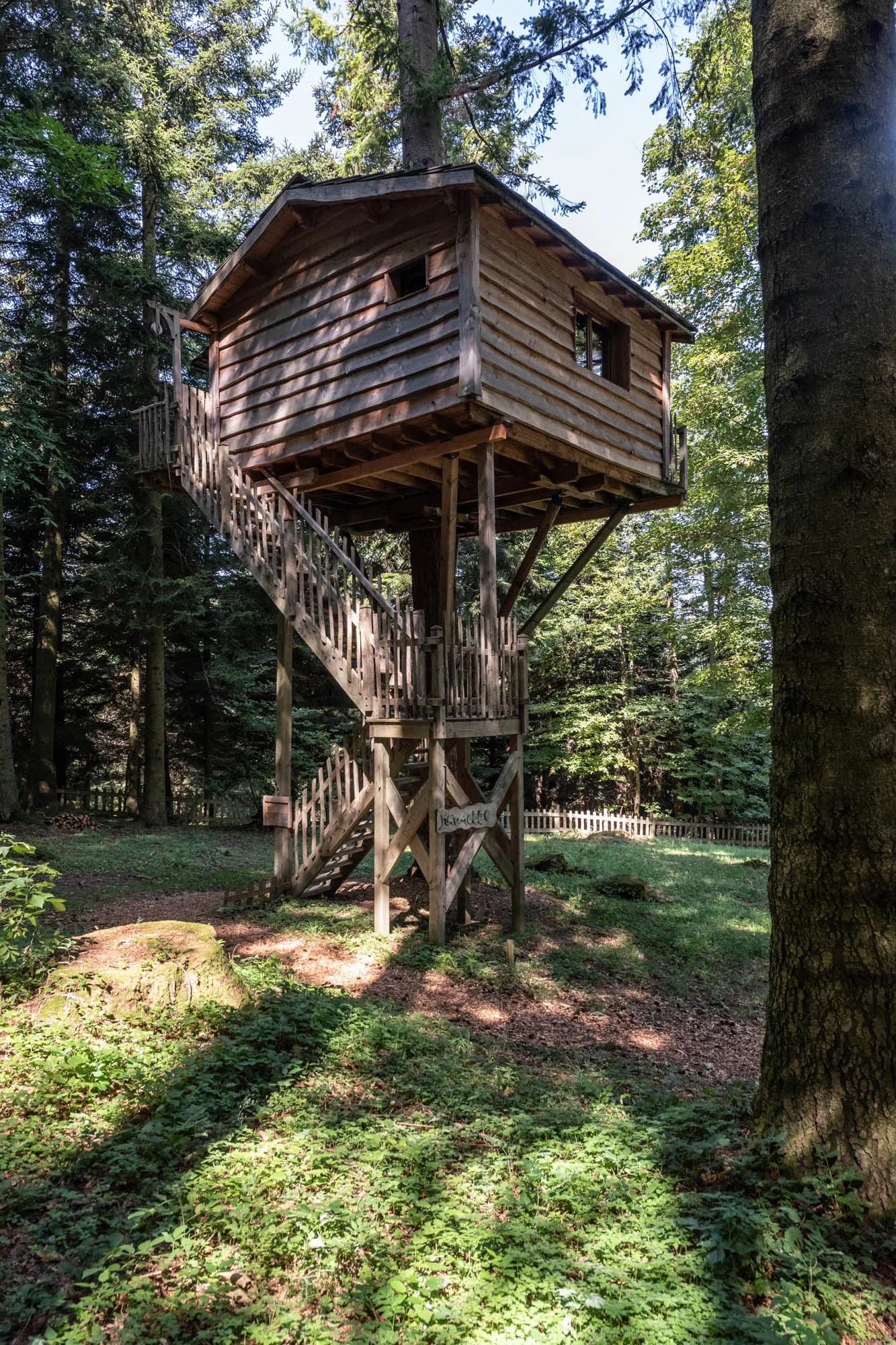 Cabane Hérisson, cabane dans les arbres à Belsentes