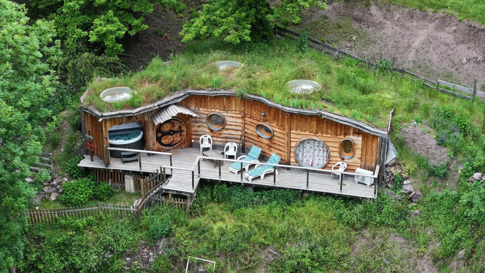 Cabane Hobbit de Belvédère, cabane au sol à Belvédère