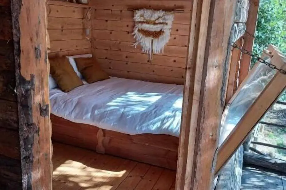 Cabane insolite sous les chênes à Murviel-lès-Béziers, photo 3