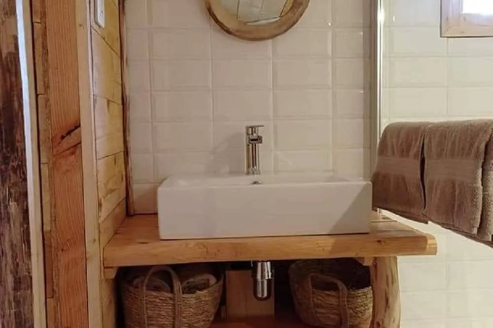 Cabane insolite sous les chênes à Murviel-lès-Béziers, photo 5