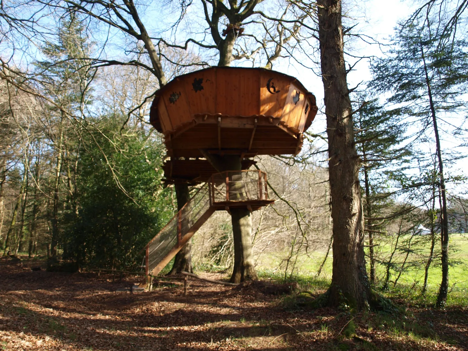 Cabane Jonquille, cabane dans les arbres à Cléder
