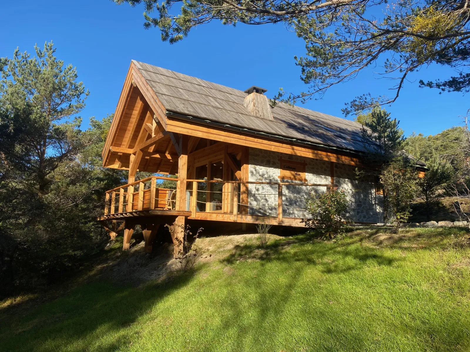 Cabane L'Attrape Rêve, cabane sur pilotis à Chorges
