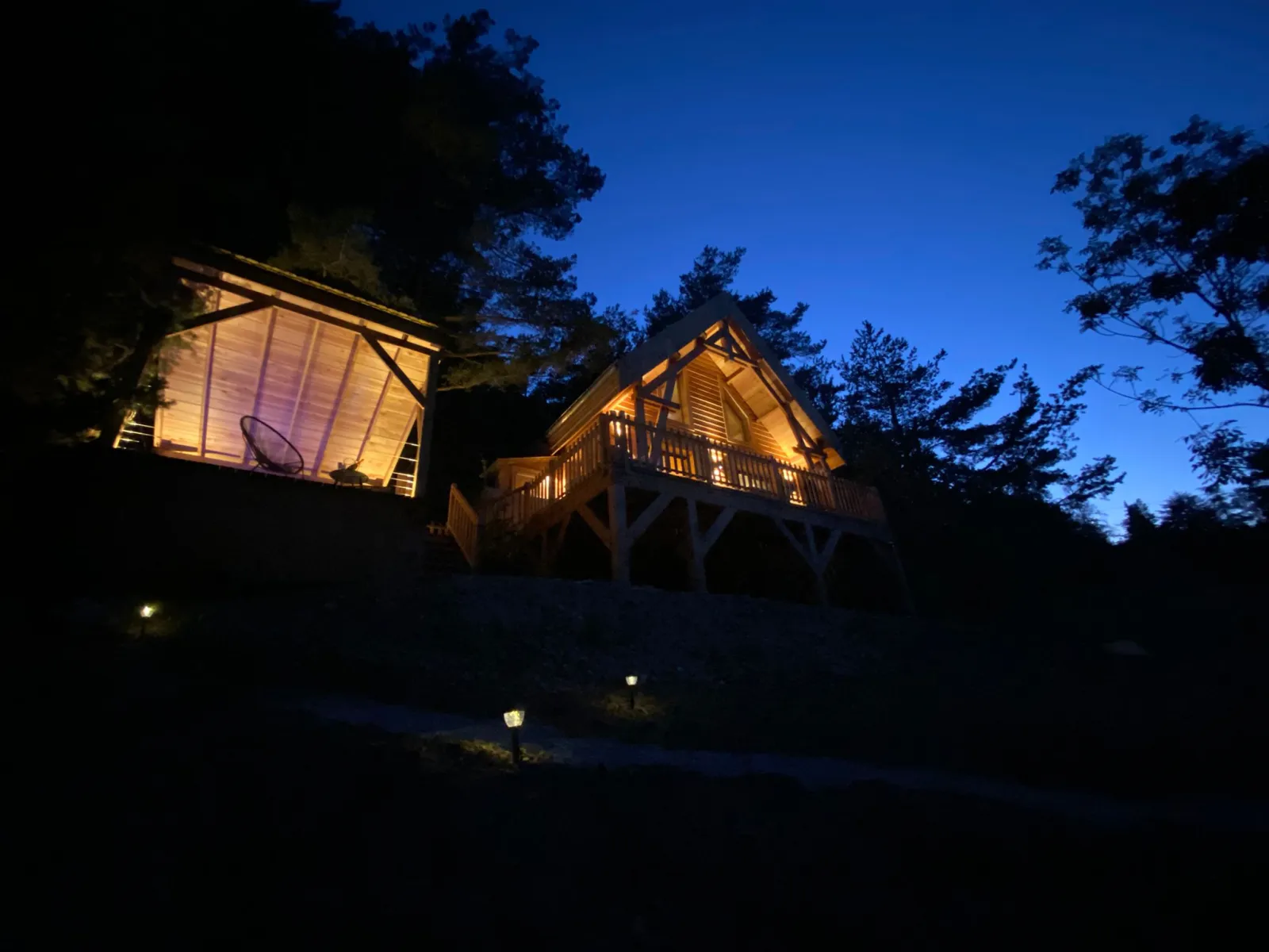 Cabane L'Empreinte, cabane sur pilotis à Saint-Étienne-de-Tinée