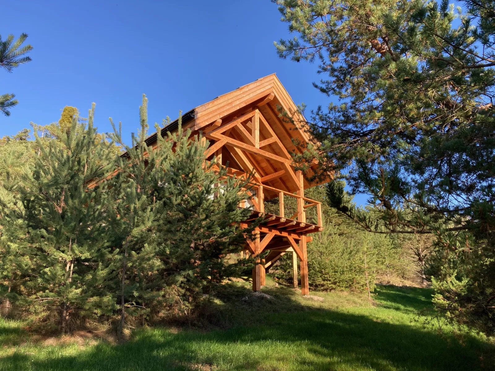 Cabane L'Envol, cabane sur pilotis à Chorges