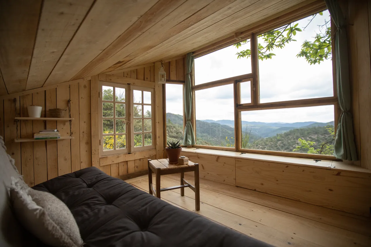 L'Observatoire, cabane au sol à Mialet