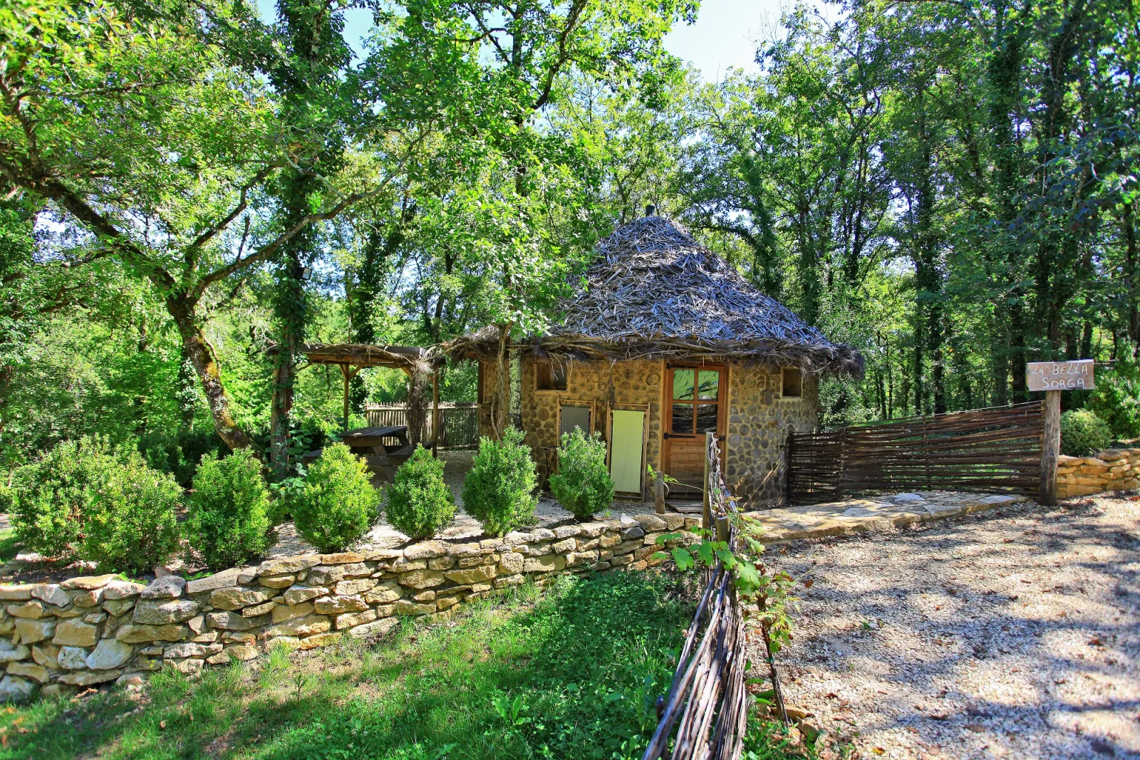 Cabane la Bela Sorga, cabane au sol à Coly-Saint-Amand