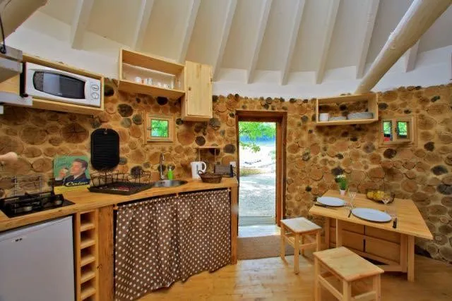 Cabane la Bela Sorga à Coly-Saint-Amand, photo 2