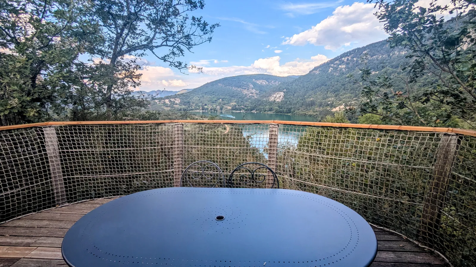 Cabane La Chênaie, cabane sur pilotis à Serrières-sur-Ain