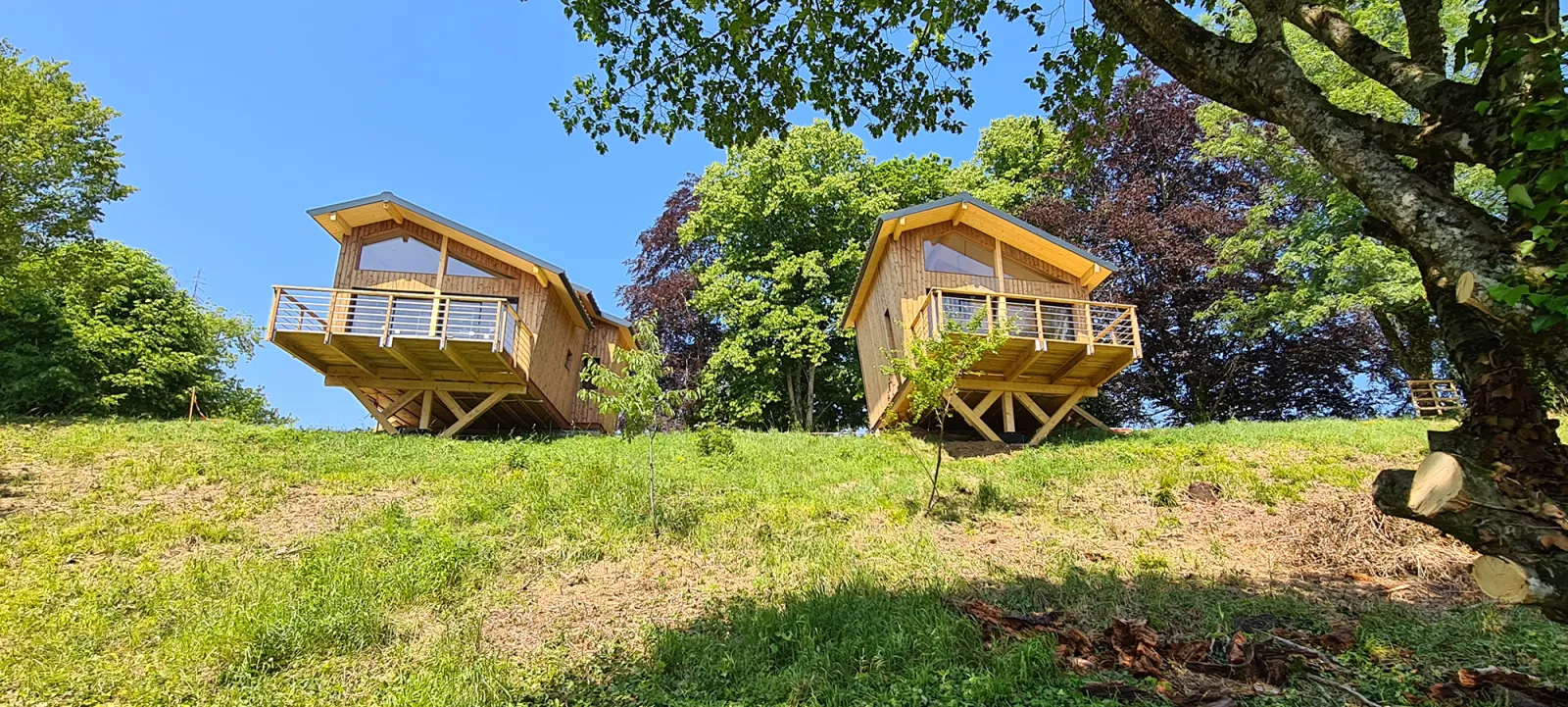 Cabane la Perle, cabane sur pilotis à Dole