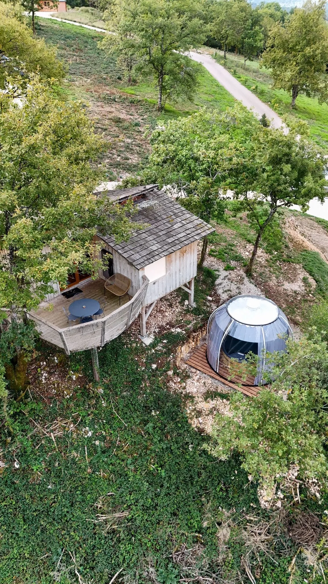 Cabane La Pinède, cabane sur pilotis à Serrières-sur-Ain