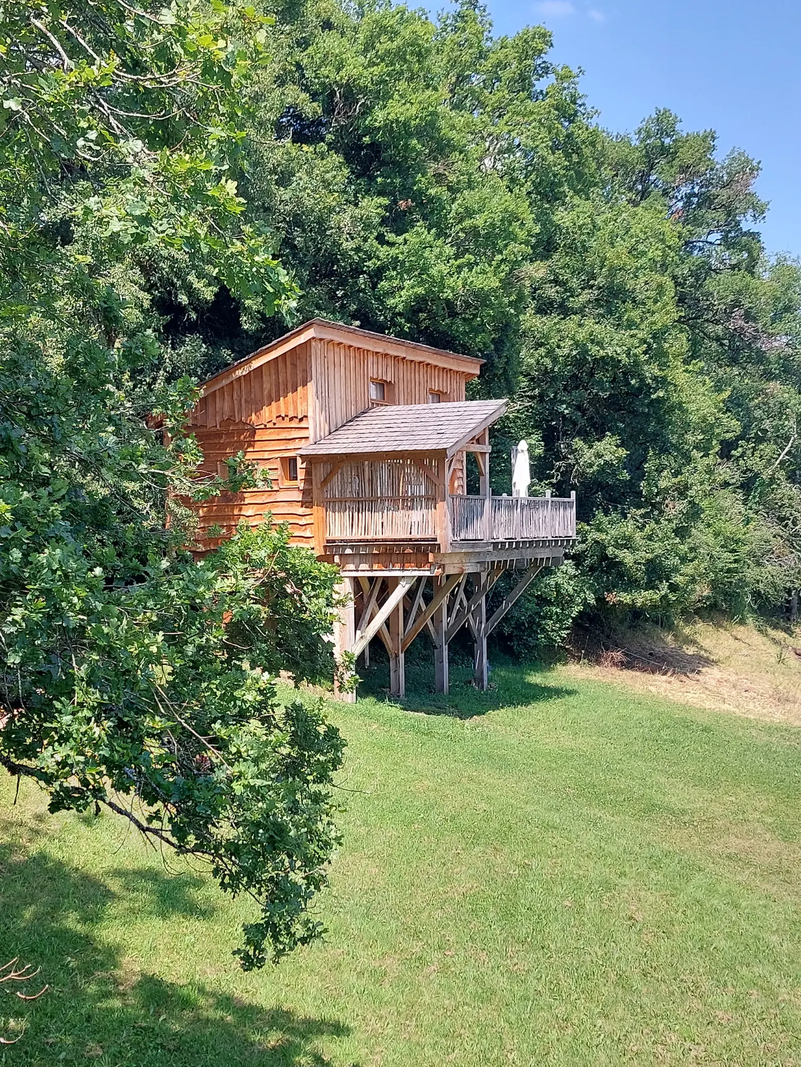 Cabane La Rastène, cabane sur pilotis à Carlat