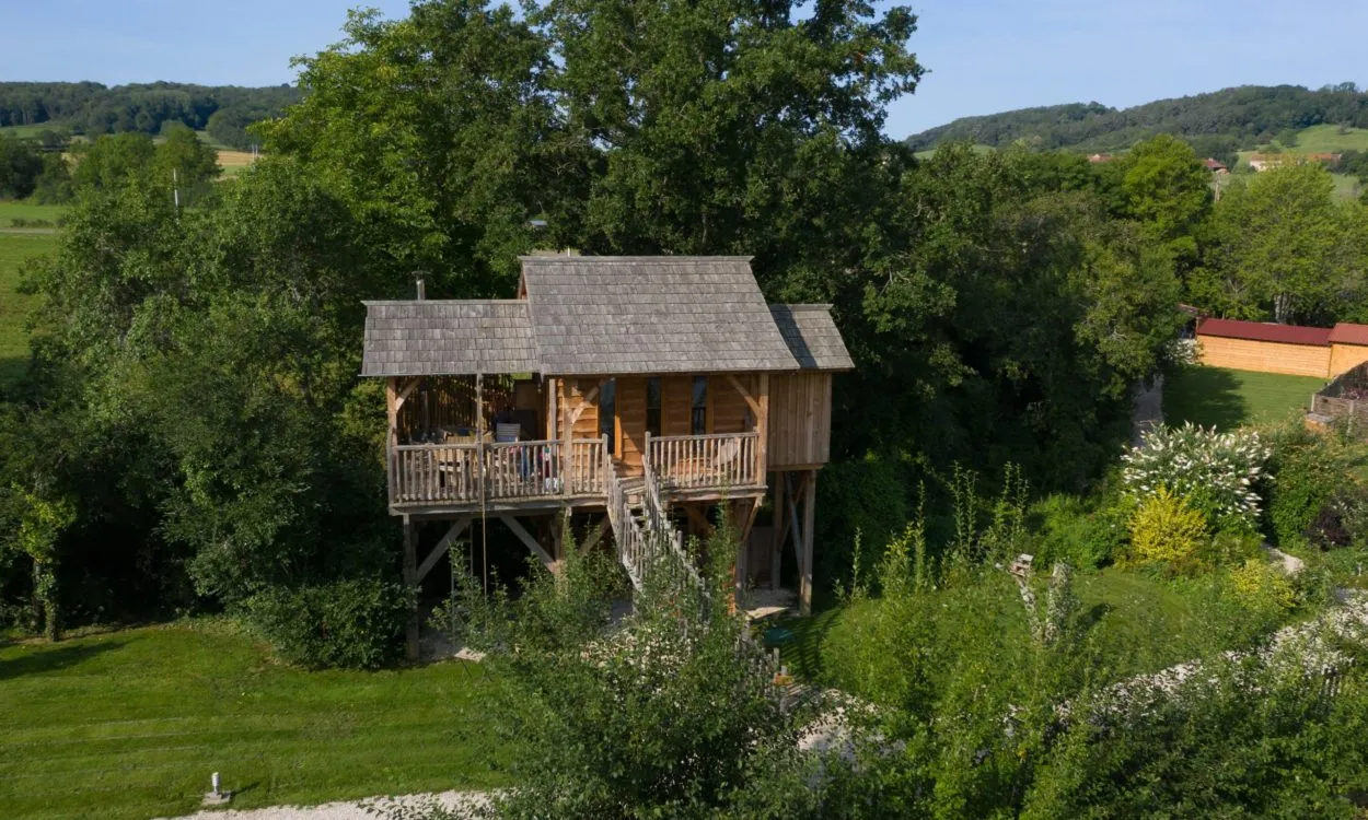 Cabane Lagom, cabane dans les arbres à Chassey