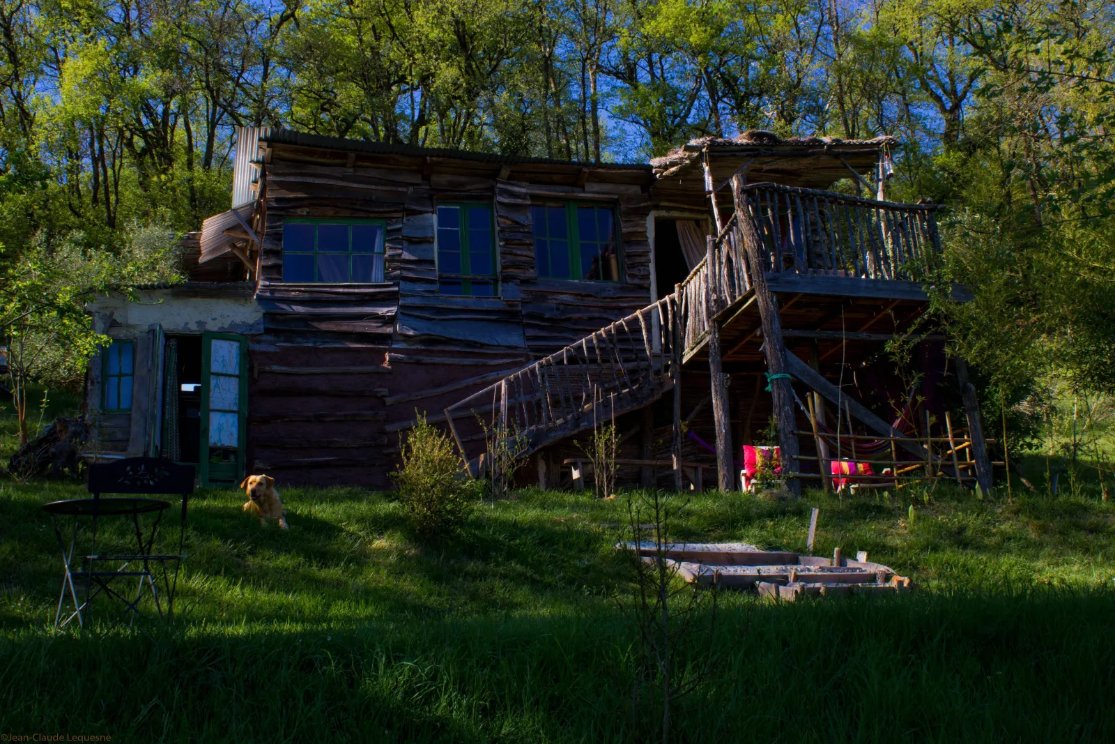 Cabane Layénie, cabane au sol à Bajamont