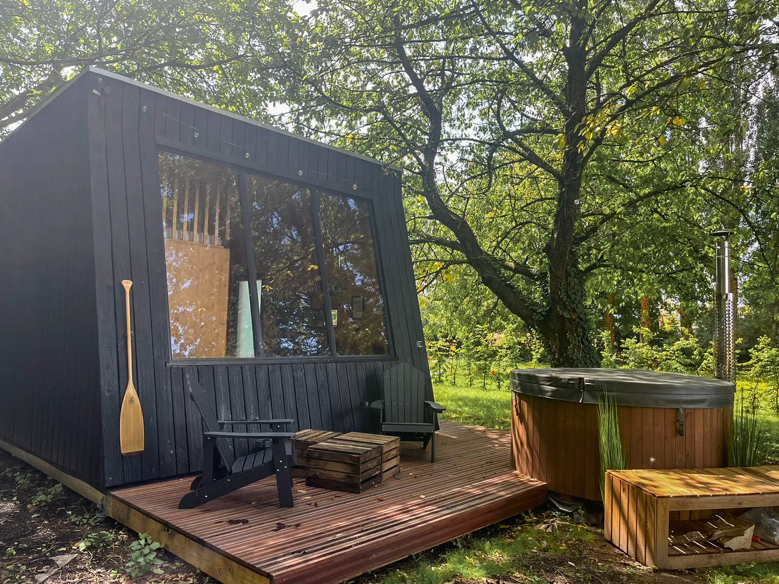 Le Coup Monté, cabane au sol à Willems