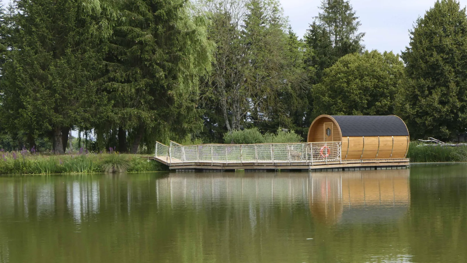 Cabane Le Forestier, cabane sur l'eau à Givrauval