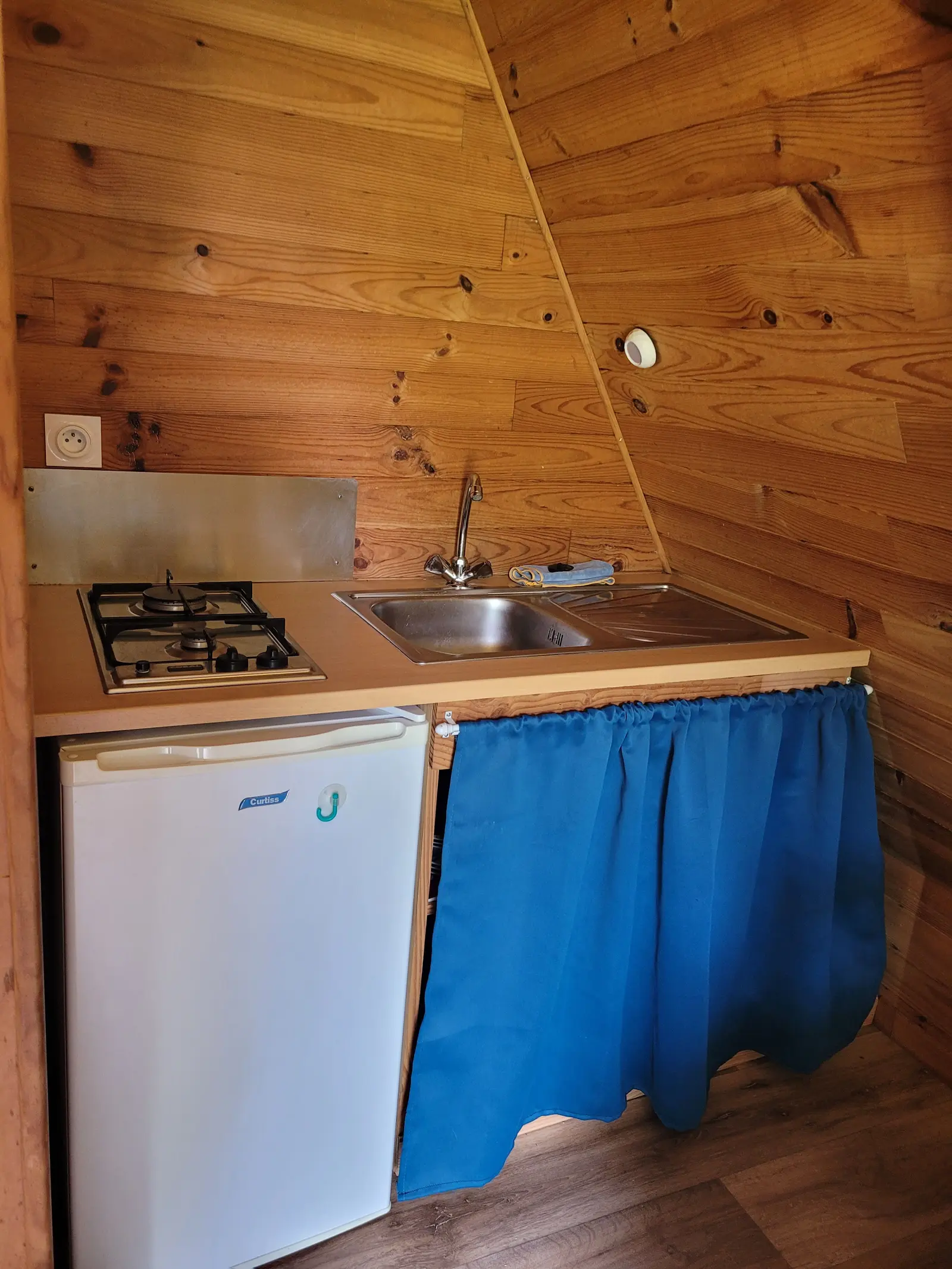 Cabane le Nid d'Hirondelle à Bourg-Sainte-Marie, photo 3