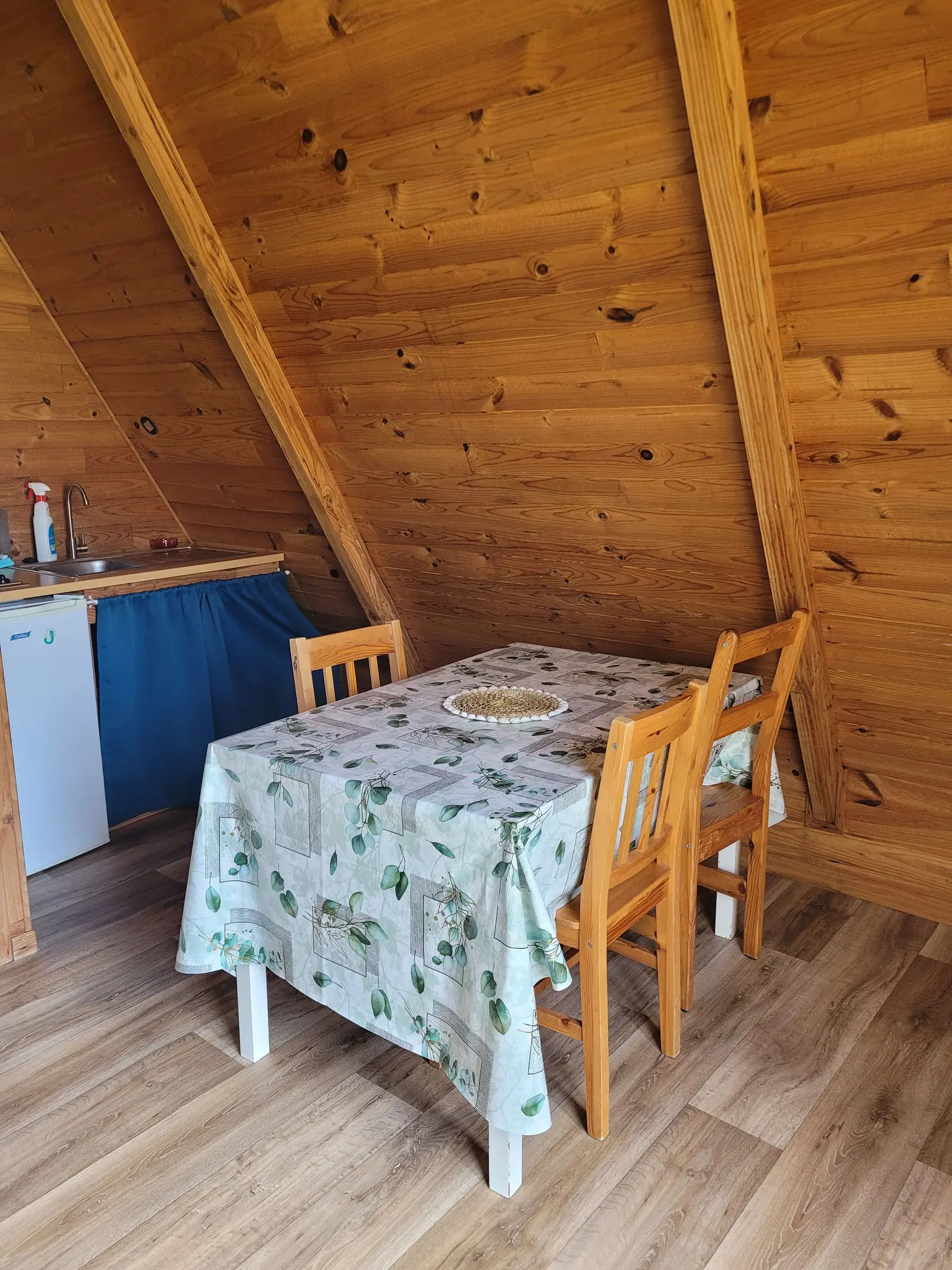 Cabane le Nid d'Hirondelle à Bourg-Sainte-Marie, photo 4