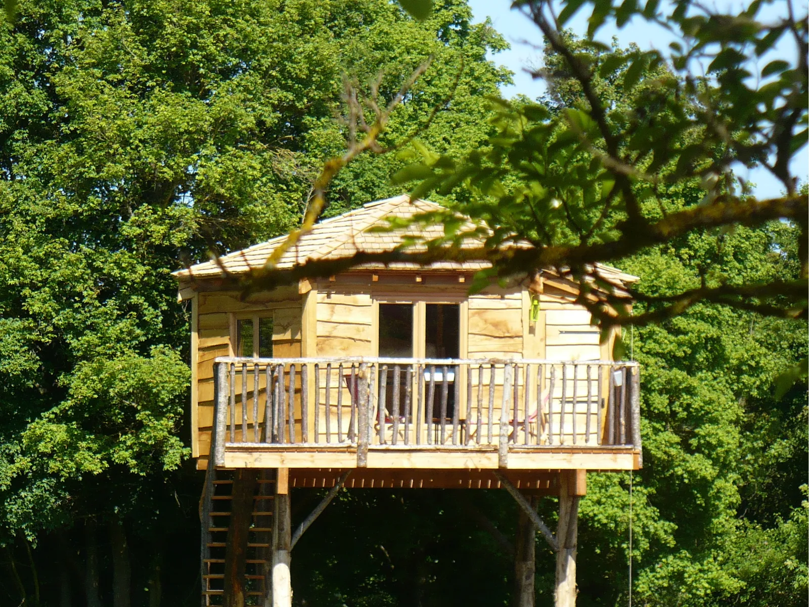 Cabane Les 3 Chouettes, cabane dans les arbres à Batilly-en-Puisaye
