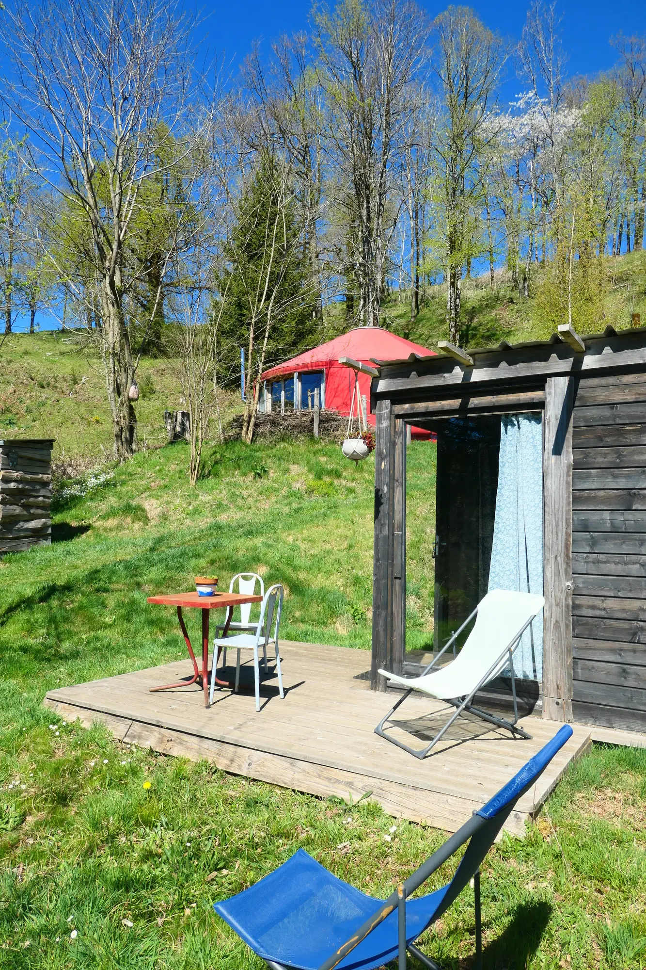 Cabane Linaigrette, cabane au sol à Saint-Cirgues-de-Jordanne
