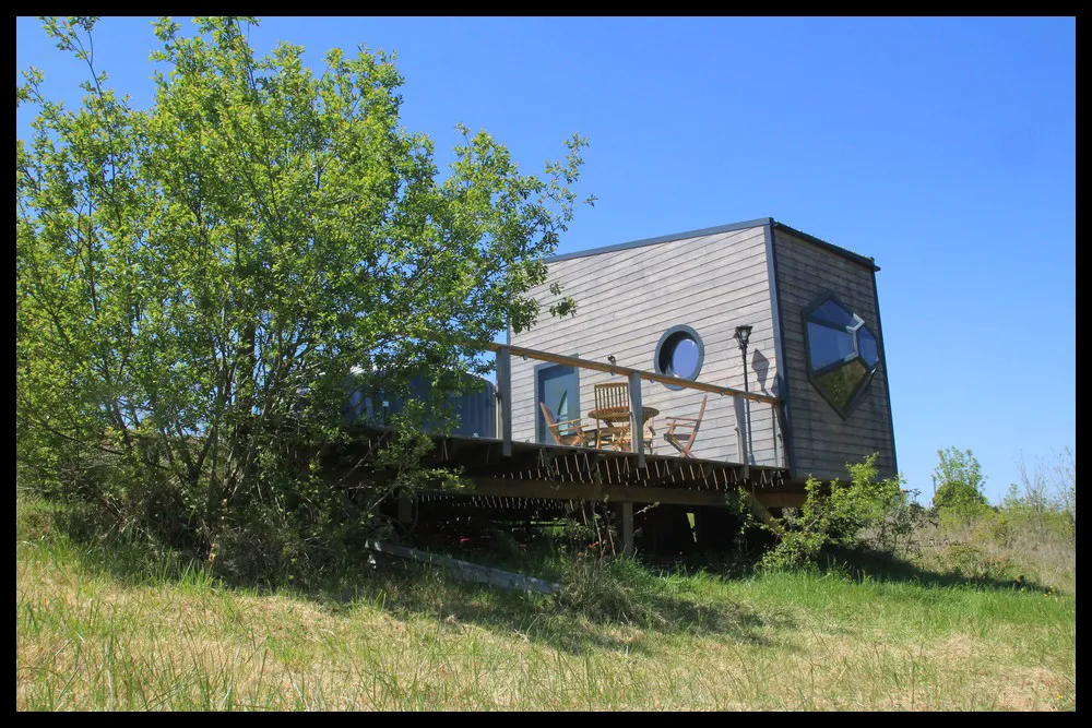 Cabane Lov'nuit, cabane au sol à Puycornet