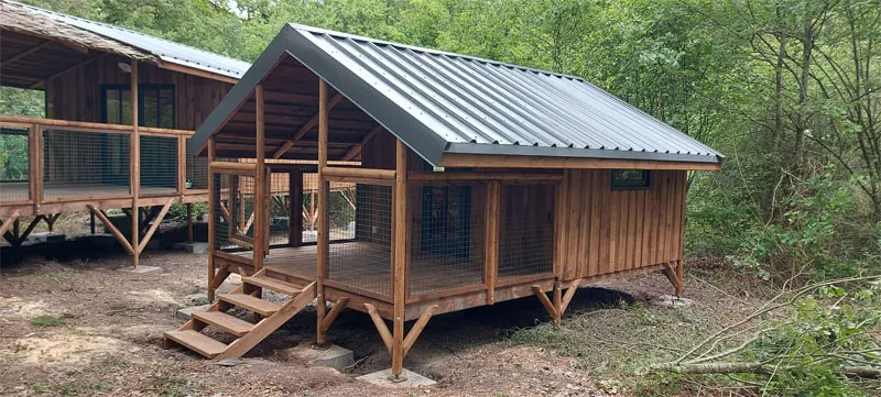 Cabane Maupiti, cabane sur pilotis à Saint-Pierre-des-Échaubrognes