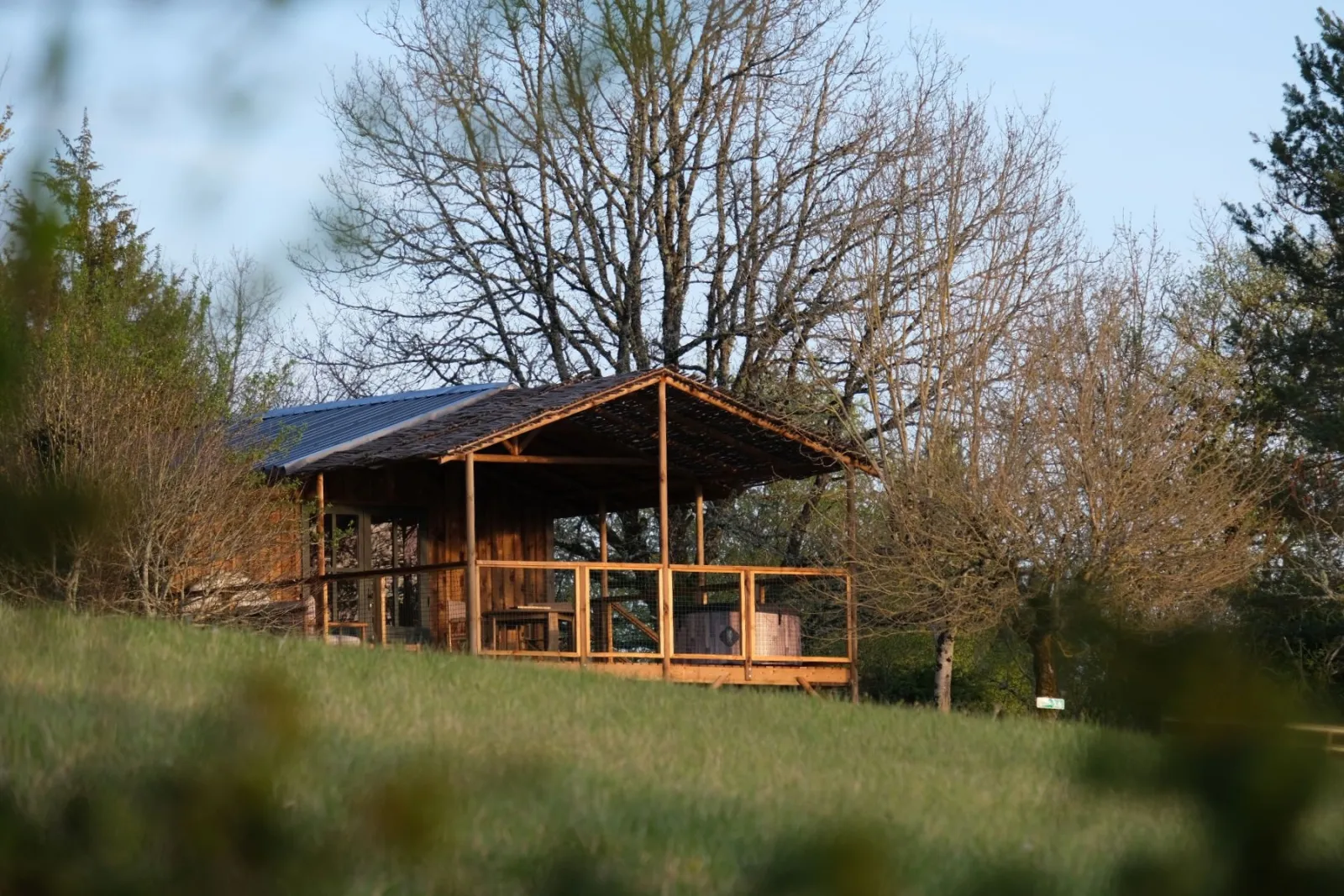 Cabane Minca, cabane sur pilotis à Séniergues