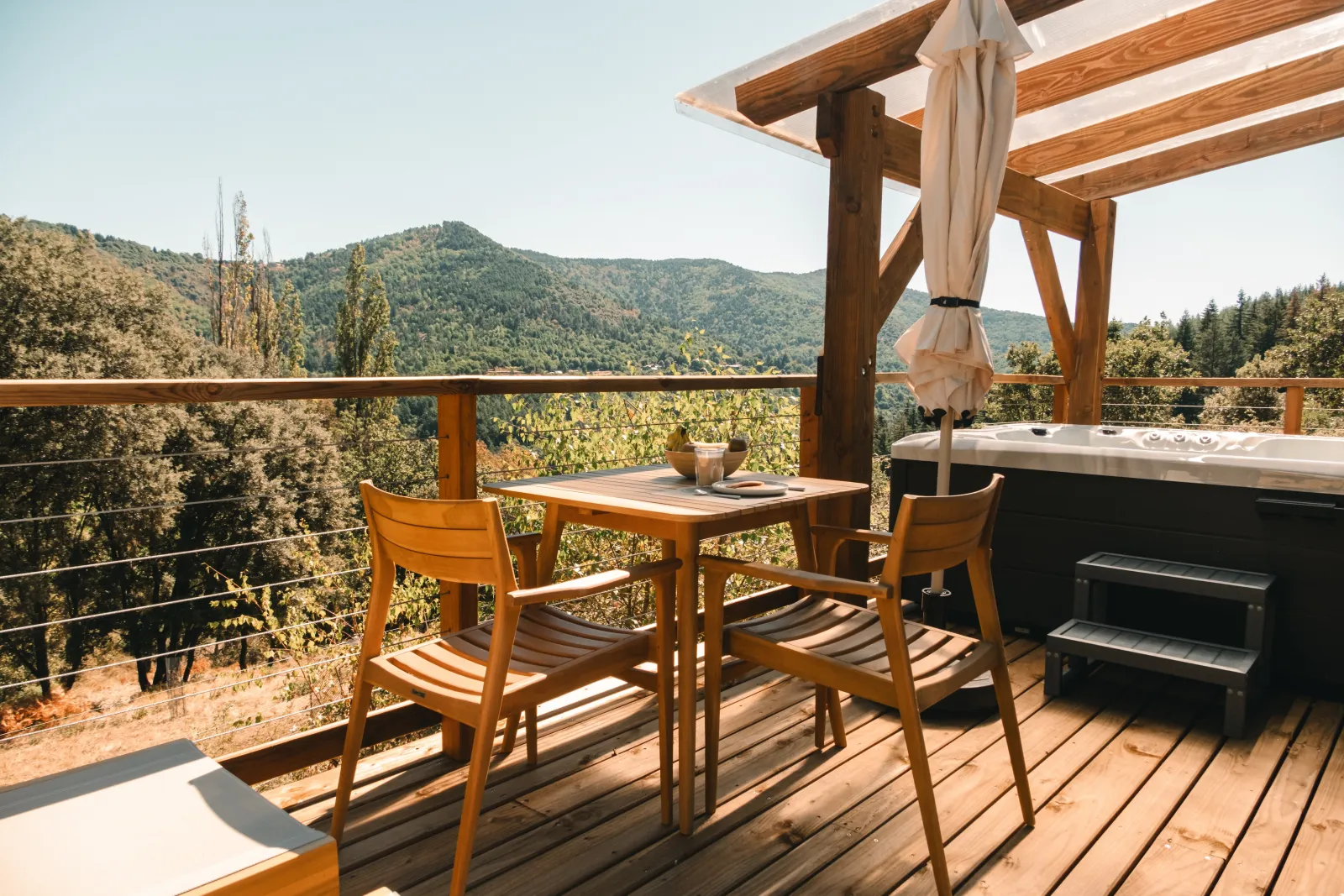 Mira Lodge Valia, cabane sur pilotis à Saint-André-de-Lancize