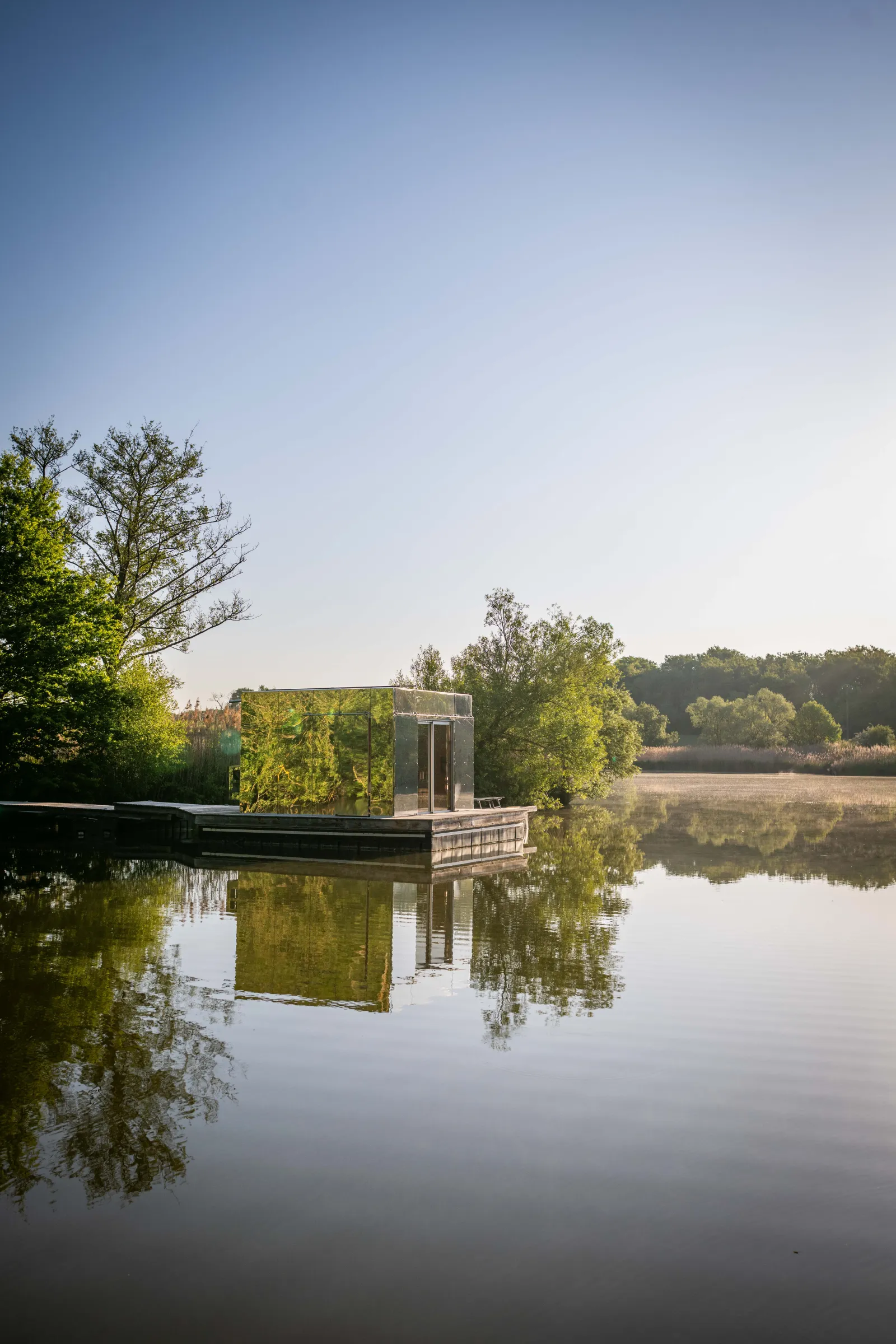 Cabane Miroir, cabane sur l'eau à Bâgé-Dommartin