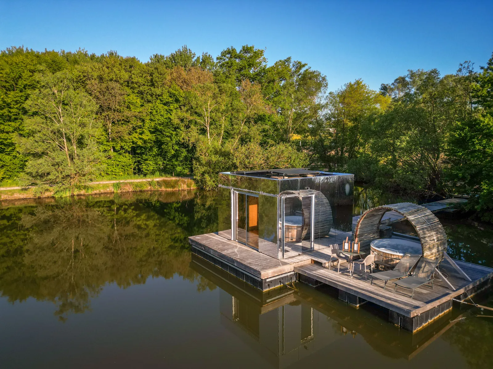 Cabane Miroir à Bâgé-Dommartin, photo 3