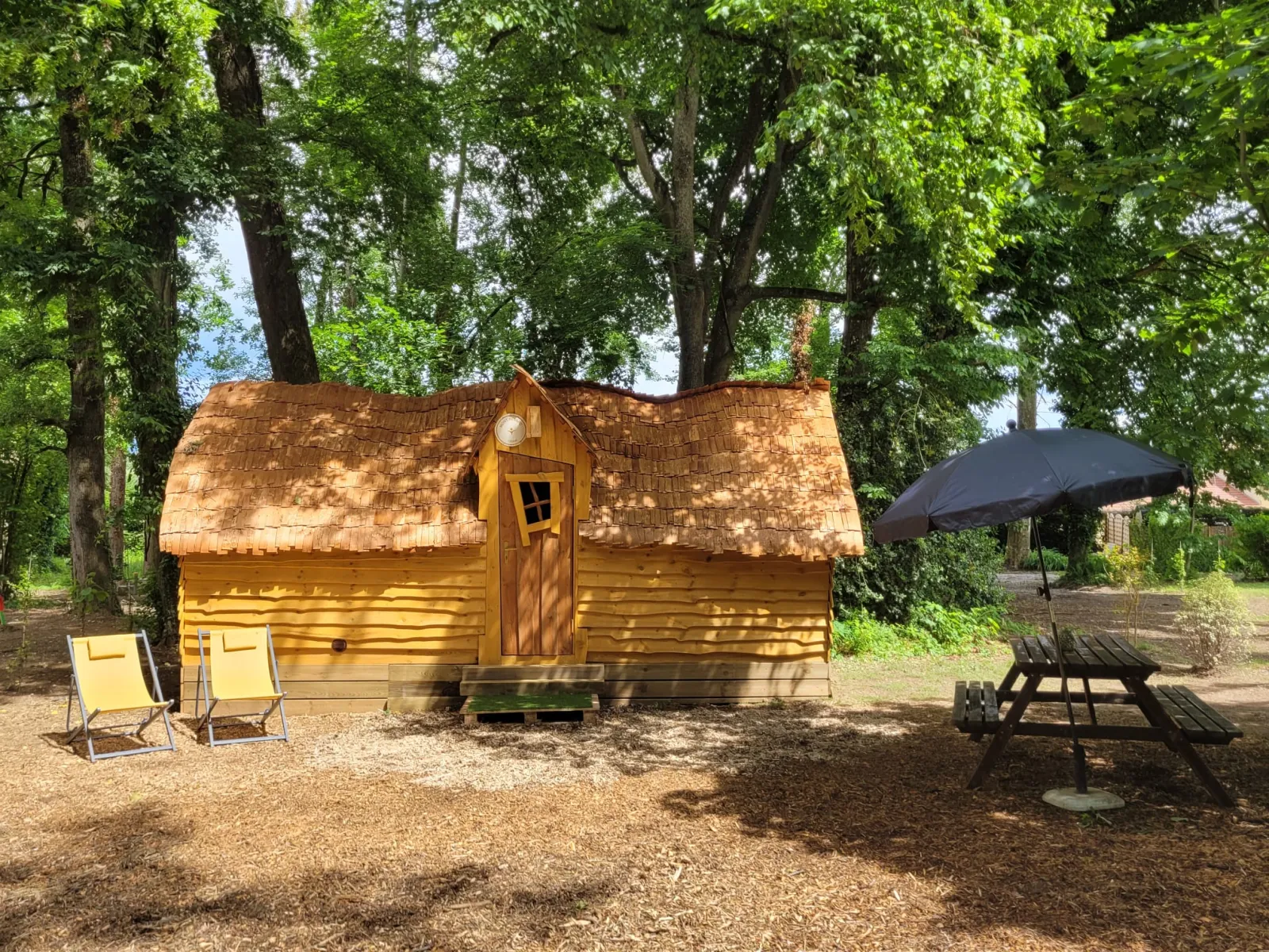 Cabane n°2 du Domaine Harmonia, cabane au sol à La Bâtie-Montgascon