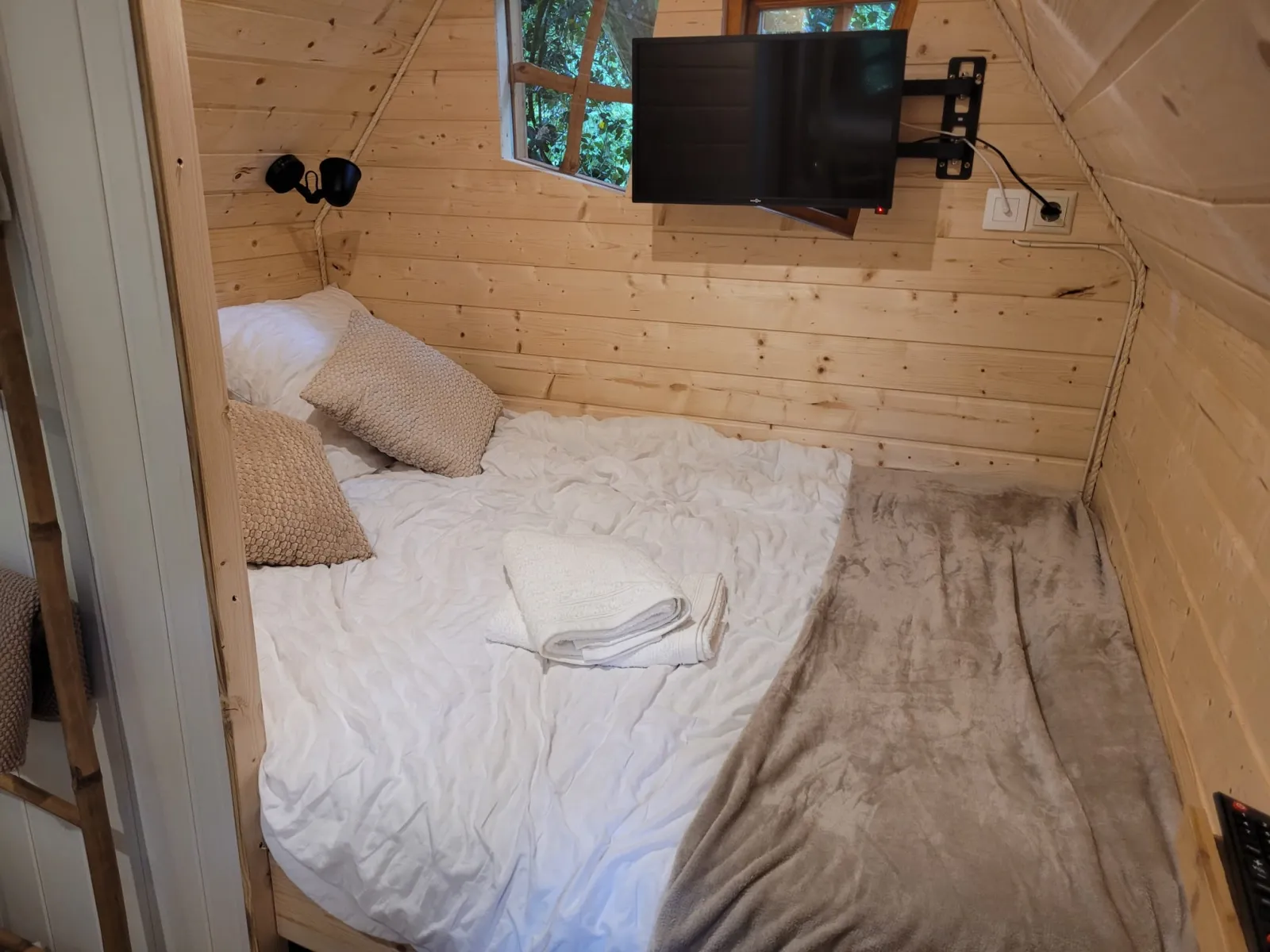 Cabane n°2 du Domaine Harmonia à La Bâtie-Montgascon, photo 3