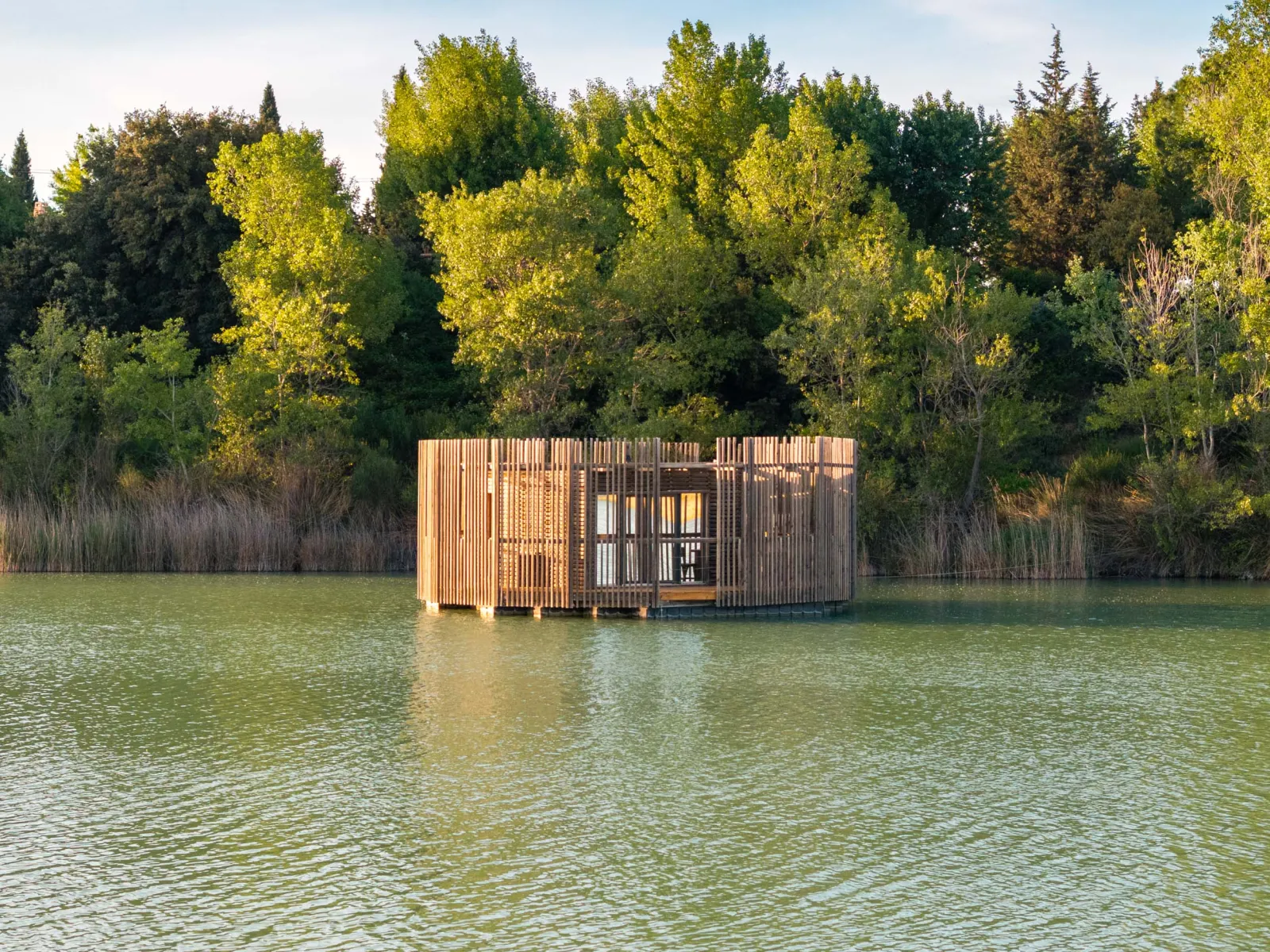 Cabane Nectar, cabane sur l'eau à Sorgues