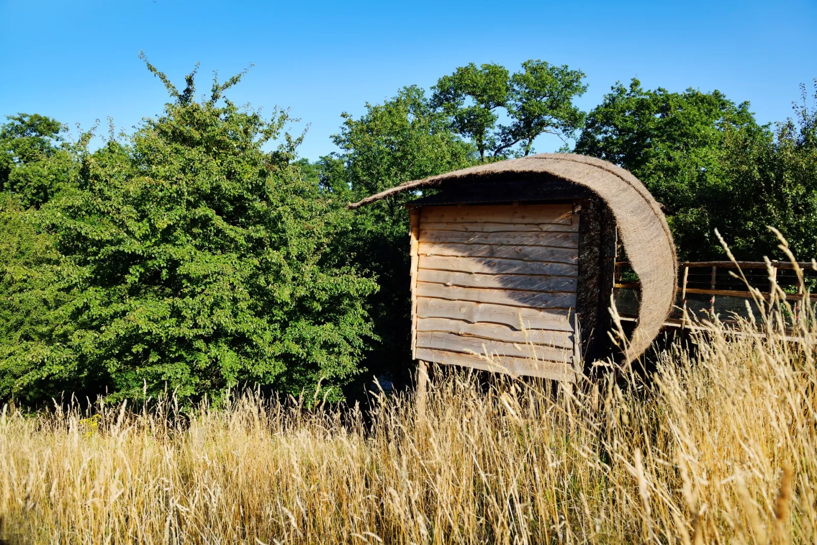 Cabane Nid 4, cabane sur pilotis à Les Epesses