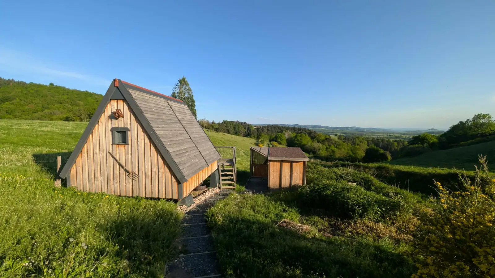 Cabane Oh la Vache, cabane au sol à Manglieu