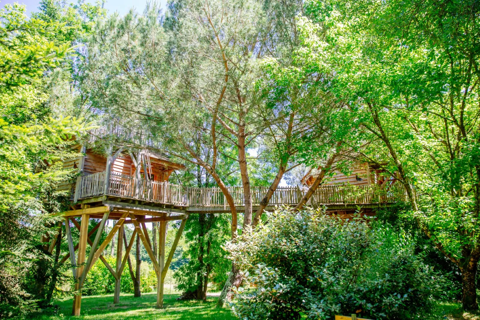 Cabane Palombière, cabane dans les arbres à Le Nizan