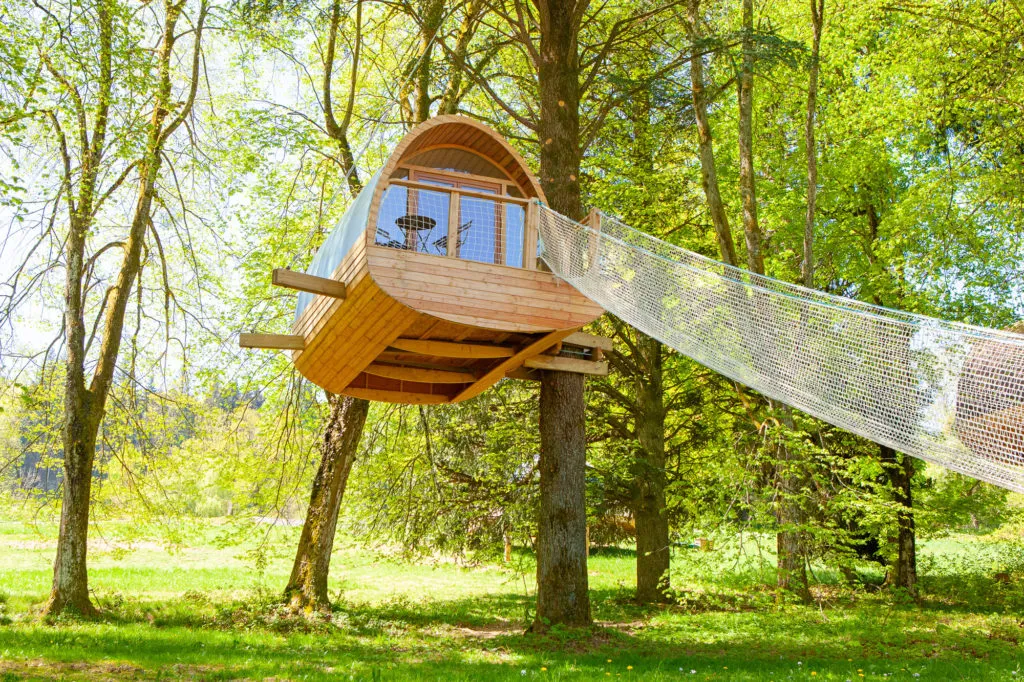 Cabane Passerelle de Monchâteau, cabane dans les arbres à Merlas