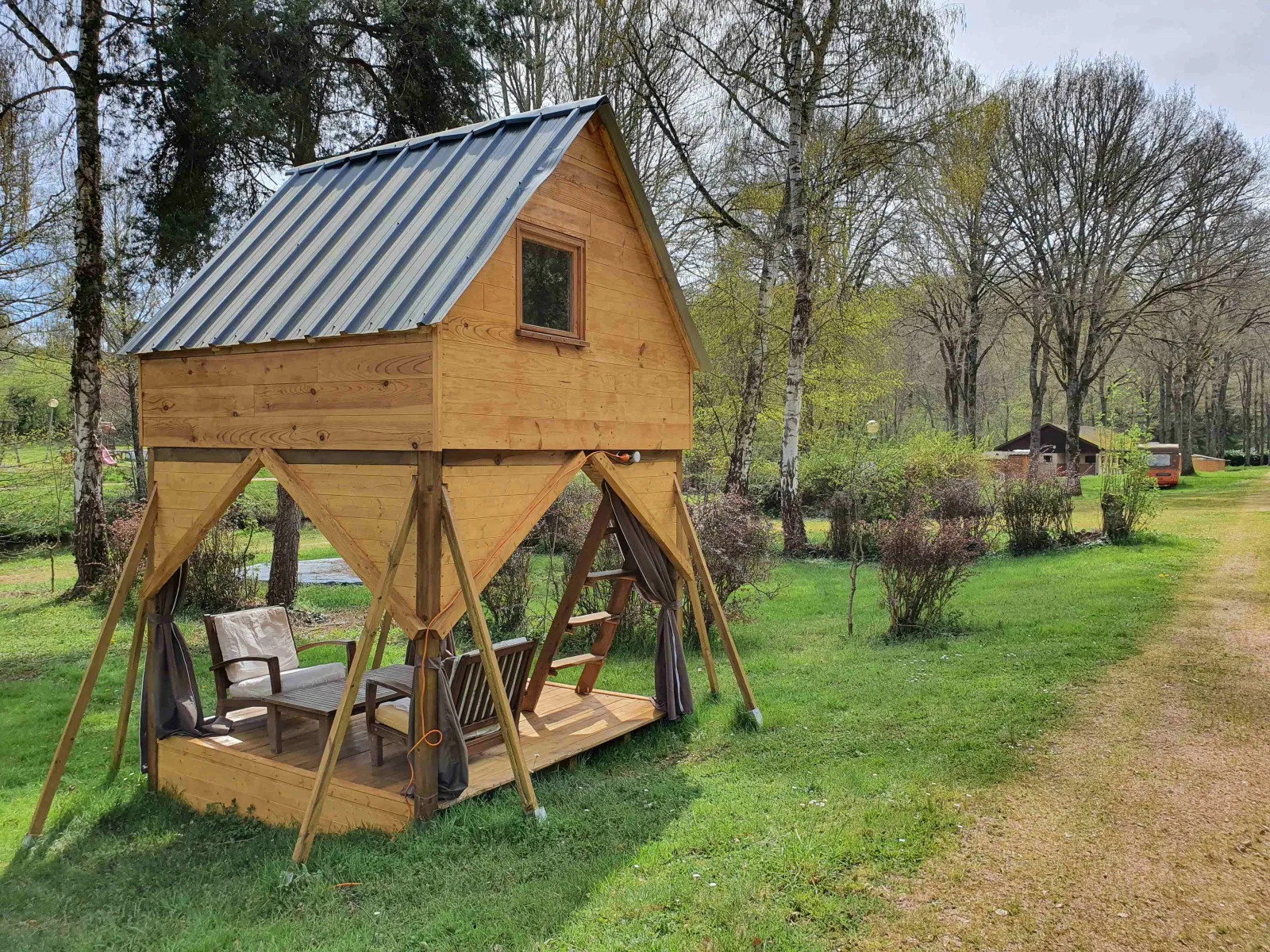 Cabane perchée de L'Alternatif à Huriel, photo 3