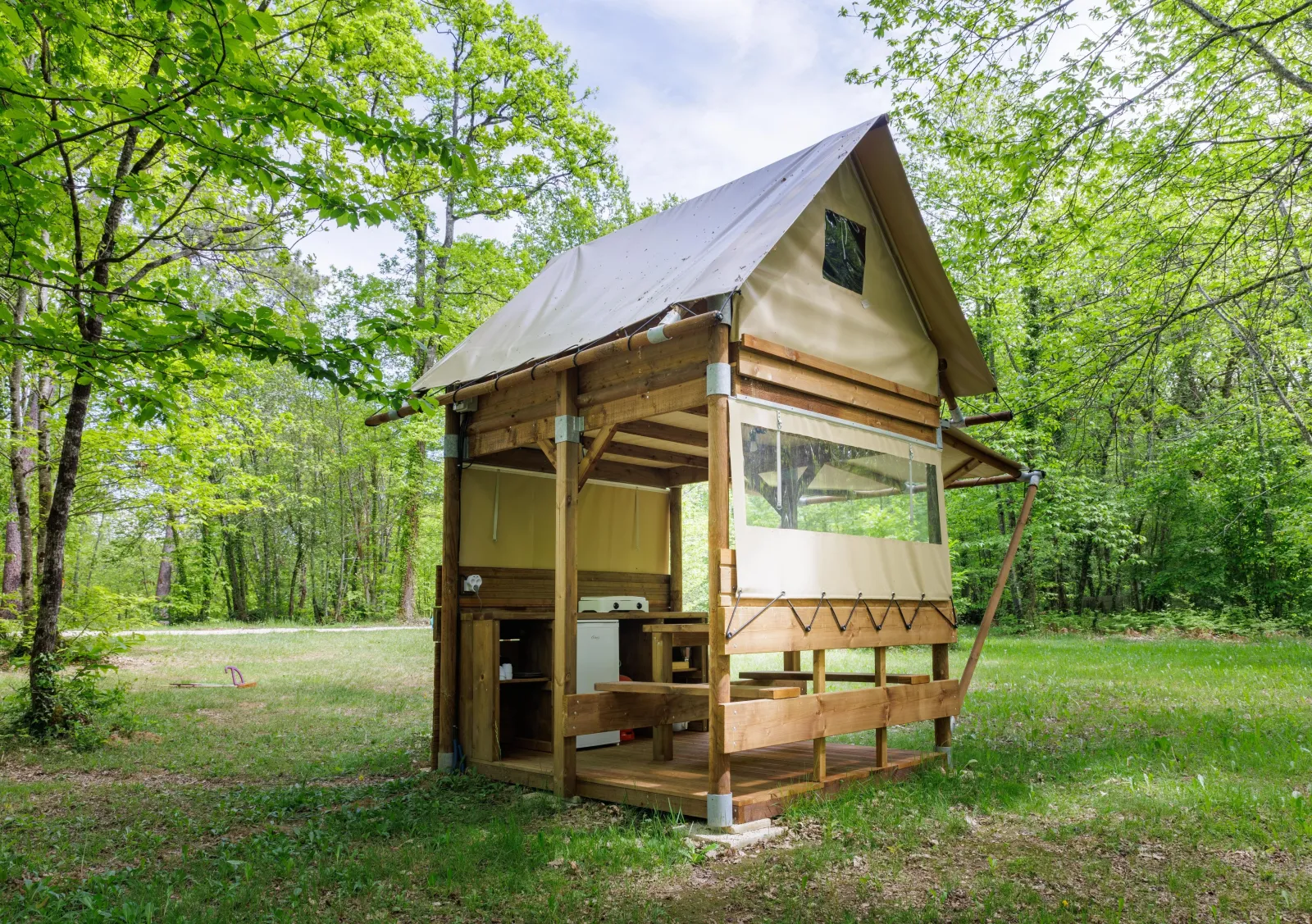 Cabane Perchée de La Clairière, cabane dans les arbres à Lamothe-Fénelon
