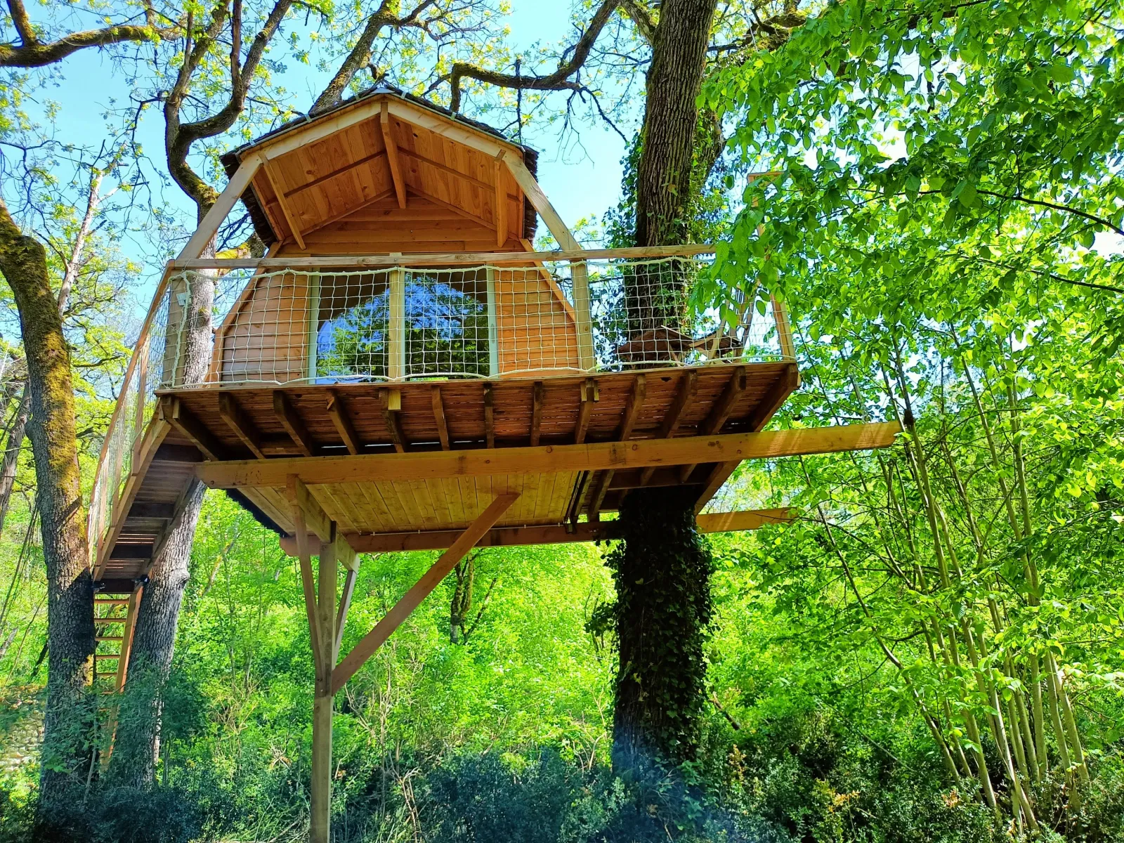 Cabane perchée du château, cabane dans les arbres à Gizeux