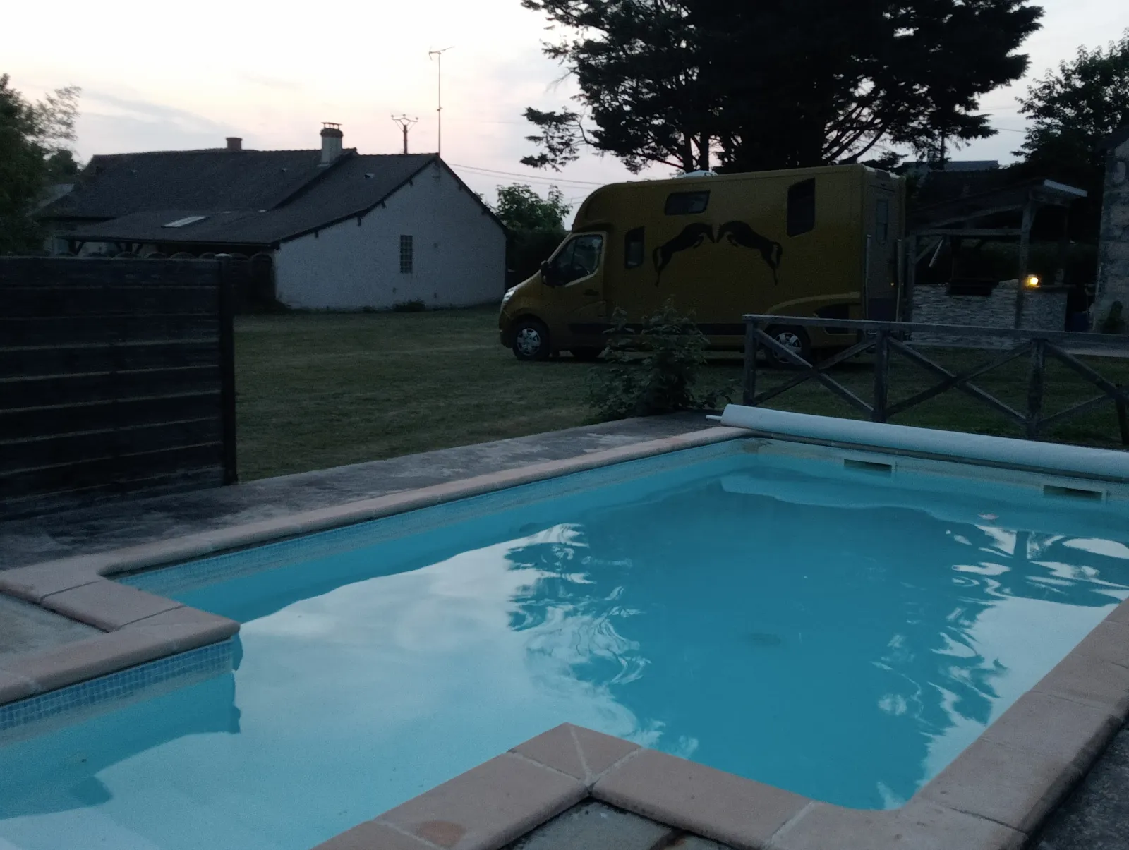 Cabane perchée et le chêne à Saint-Roch, photo 2