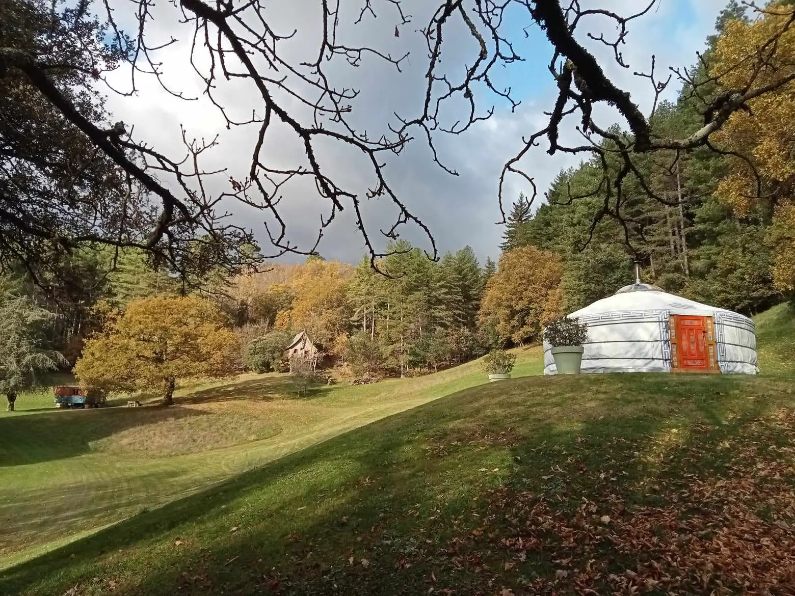 Cabane La Pôlette, cabane dans les arbres à Meyras
