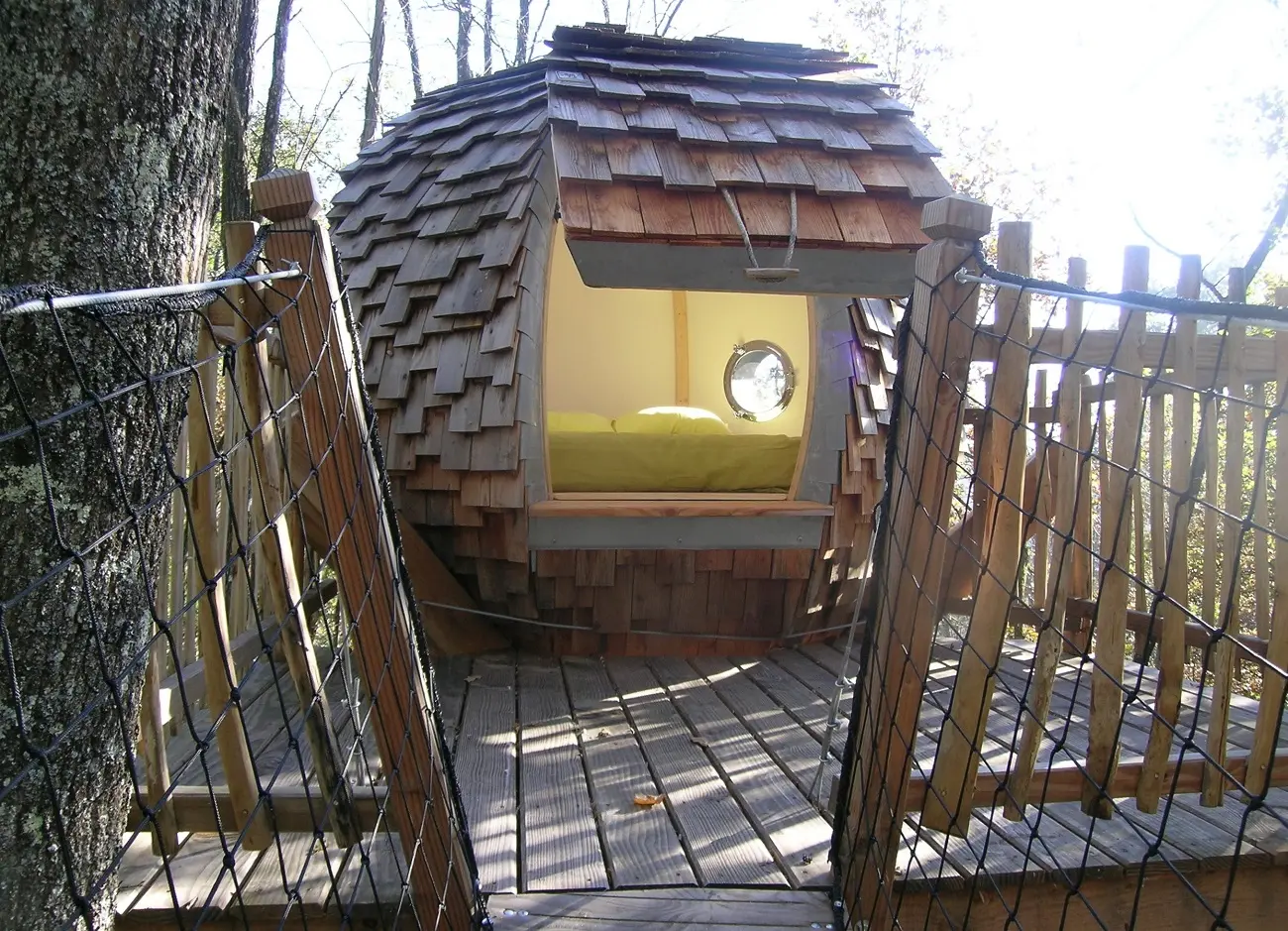 Cabane perchée le Lov'Nid, cabane dans les arbres à Lembras