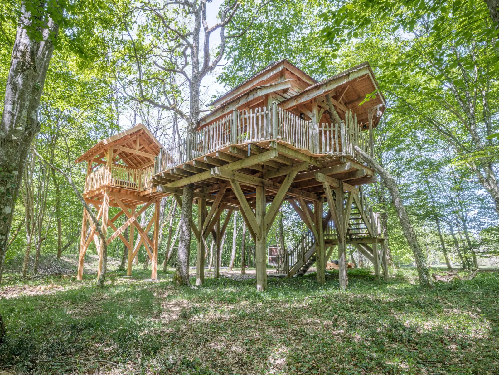 Cabane Perchée Spa Victor, cabane dans les arbres à Monsac