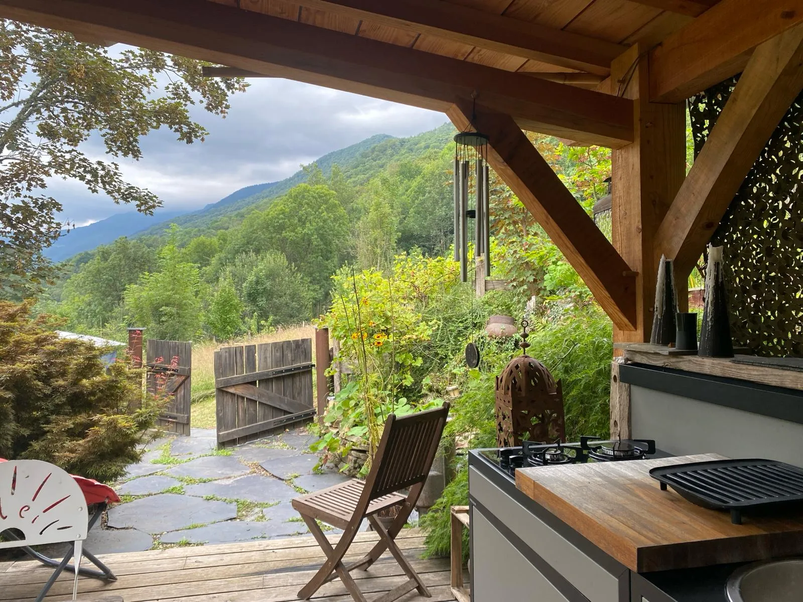 Cabane Petit Bouddha, cabane au sol à Arrien-en-Bethmale
