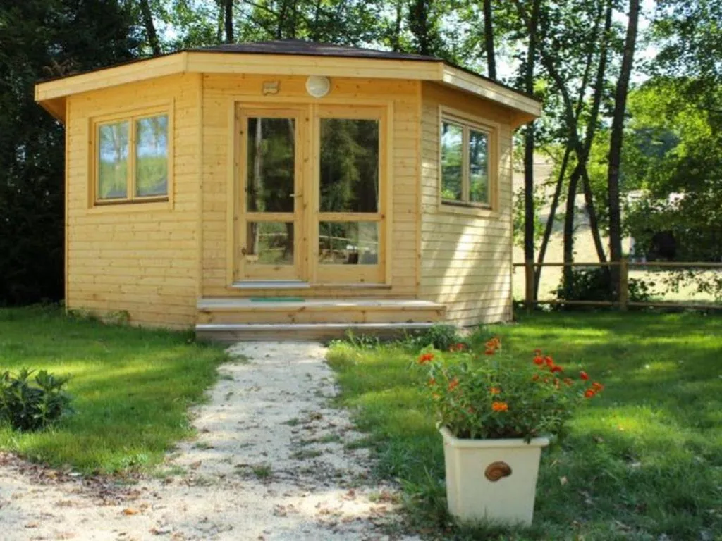 Cabane PMR pour 5 personnes, cabane au sol à Champvert