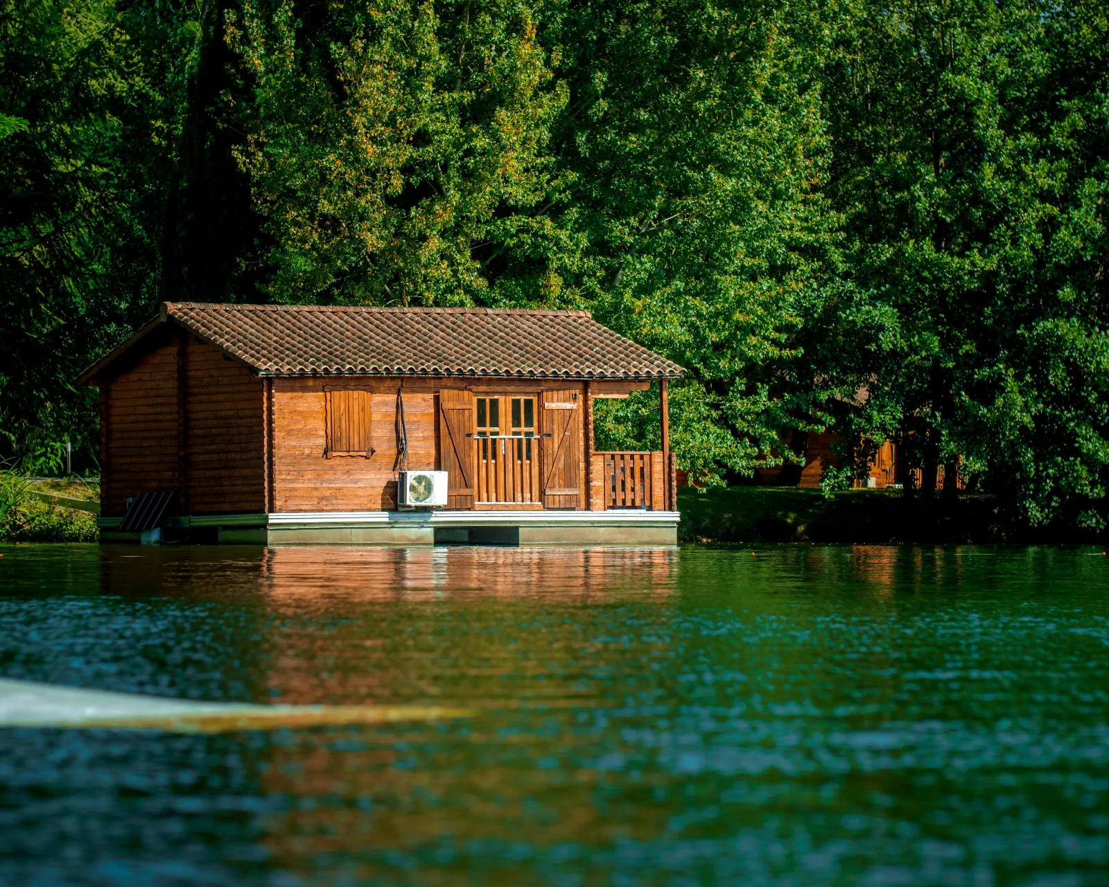 Cabane Premium Love Flottante, cabane sur l'eau à Sablons