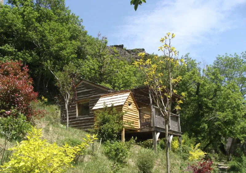 Cabane Renard, cabane sur pilotis à Vebron