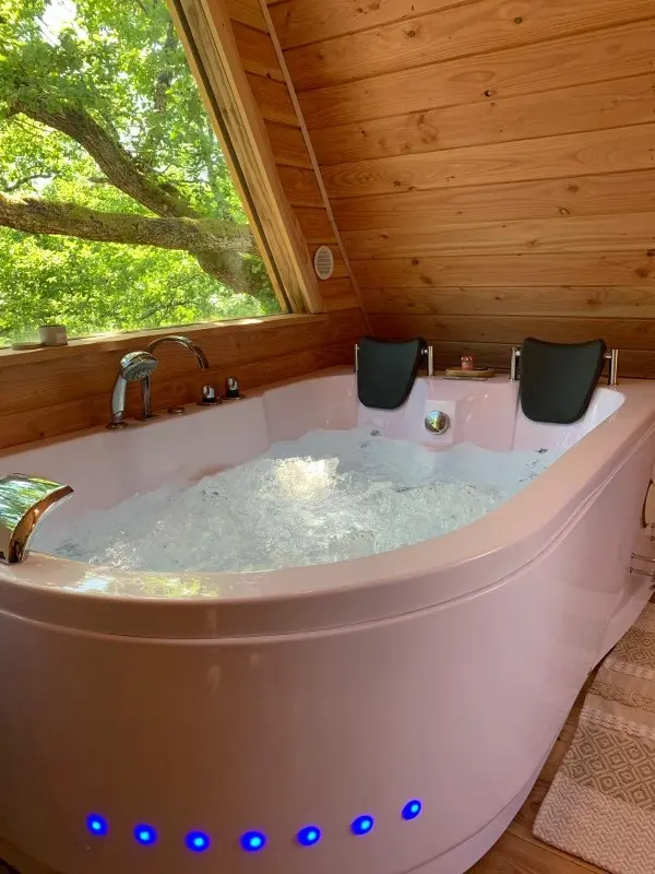 Cabane Romantique, cabane sur pilotis à Bourg-de-Visa